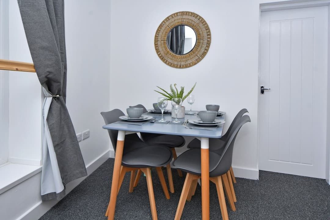 Entire 2 Bedroom Modern Home In Cheshire East - View 10