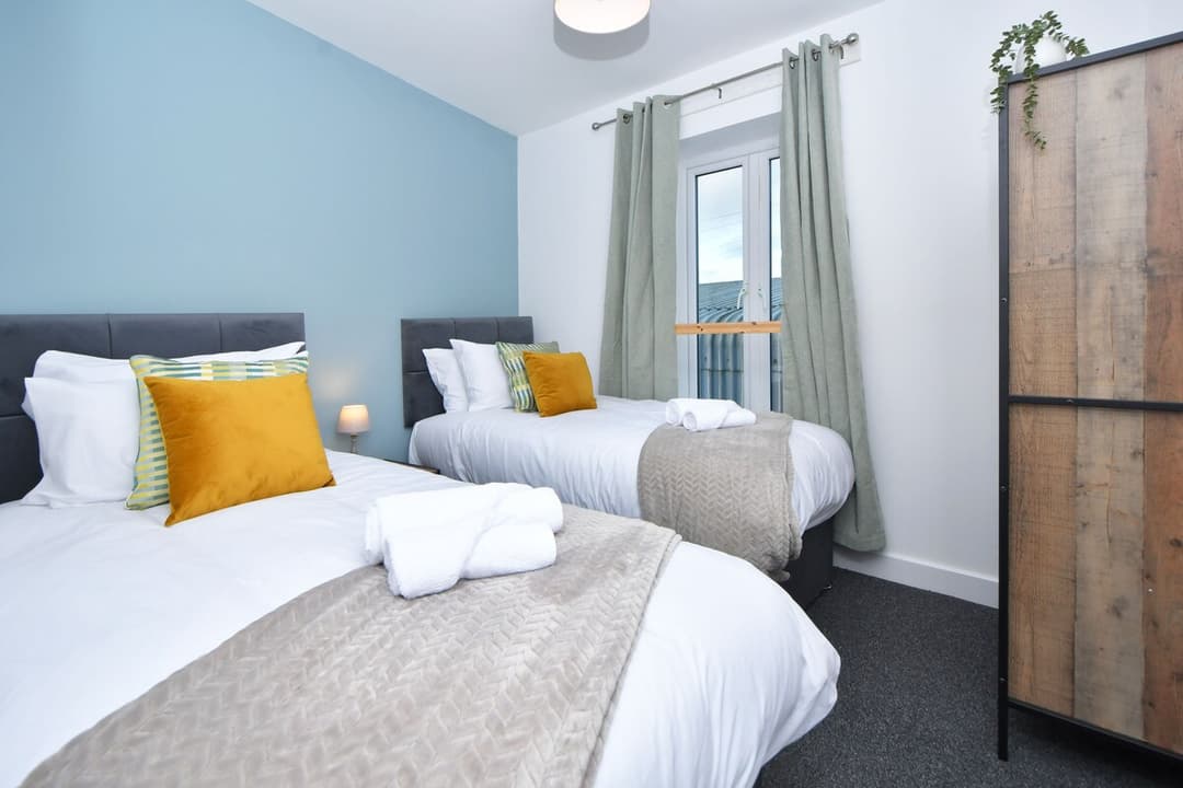 Entire 2 Bedroom Modern Home In Cheshire East - View 12