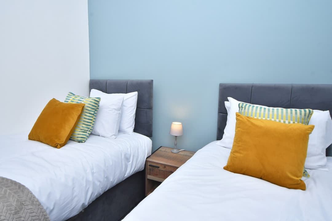 Entire 2 Bedroom Modern Home In Cheshire East - View 13
