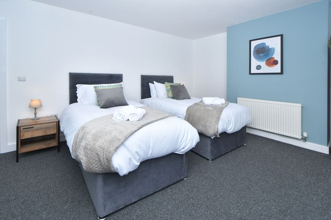 Entire 2 Bedroom Modern Home In Cheshire East - View 14