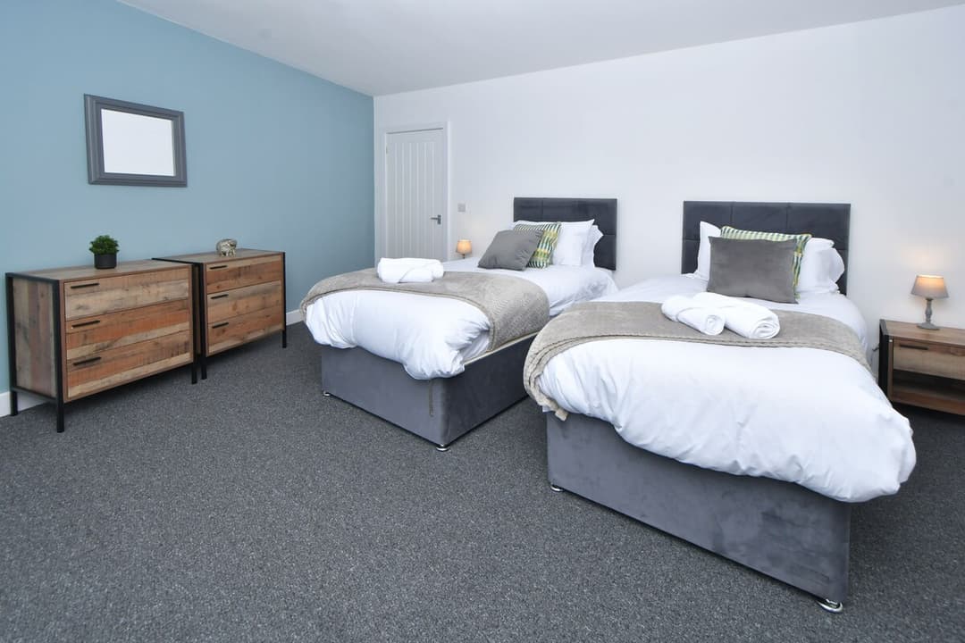 Entire 2 Bedroom Modern Home In Cheshire East - View 15
