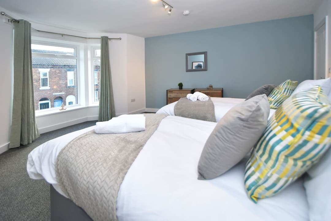 Entire 2 Bedroom Modern Home In Cheshire East - View 16