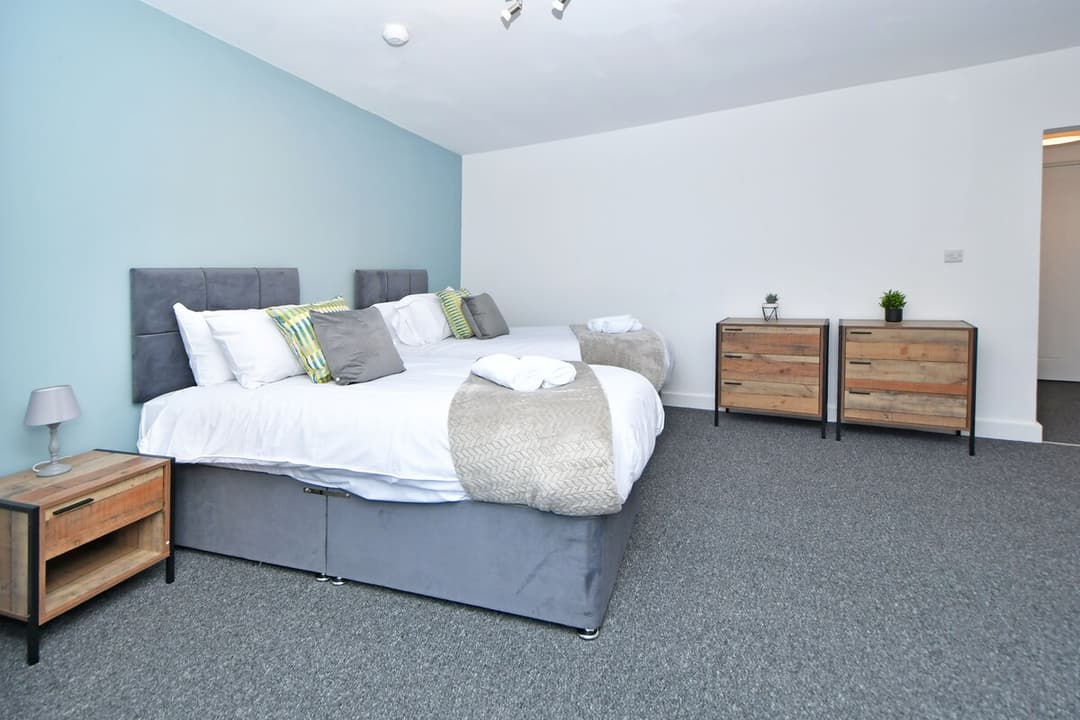 Entire 2 Bedroom Modern Home In Cheshire East - View 17
