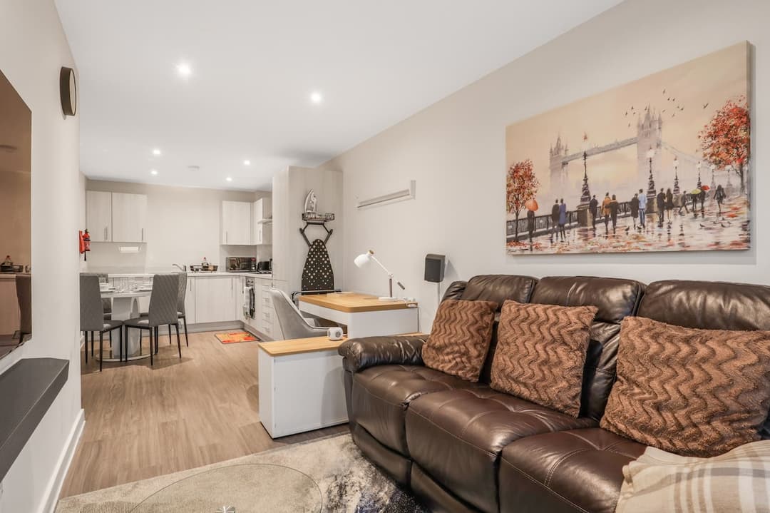 Contractor Ready Apt • Free Parking • Fast Wi-Fi - View 2