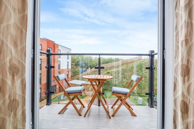 Contractor Ready Apt • Free Parking • Fast Wi-Fi - View 2