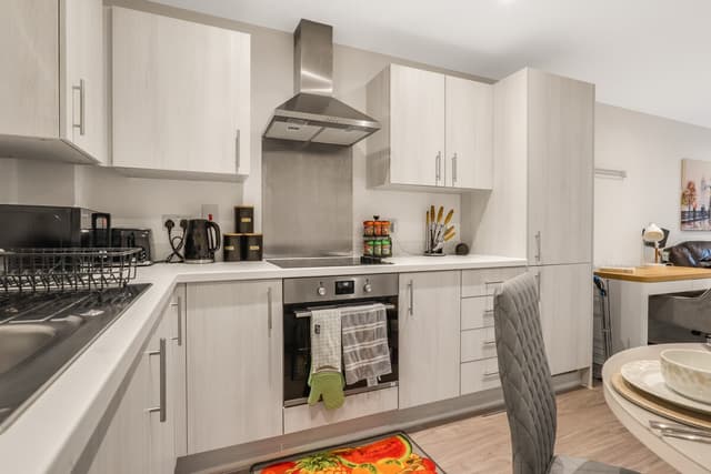 Contractor Ready Apt • Free Parking • Fast Wi-Fi - View 4