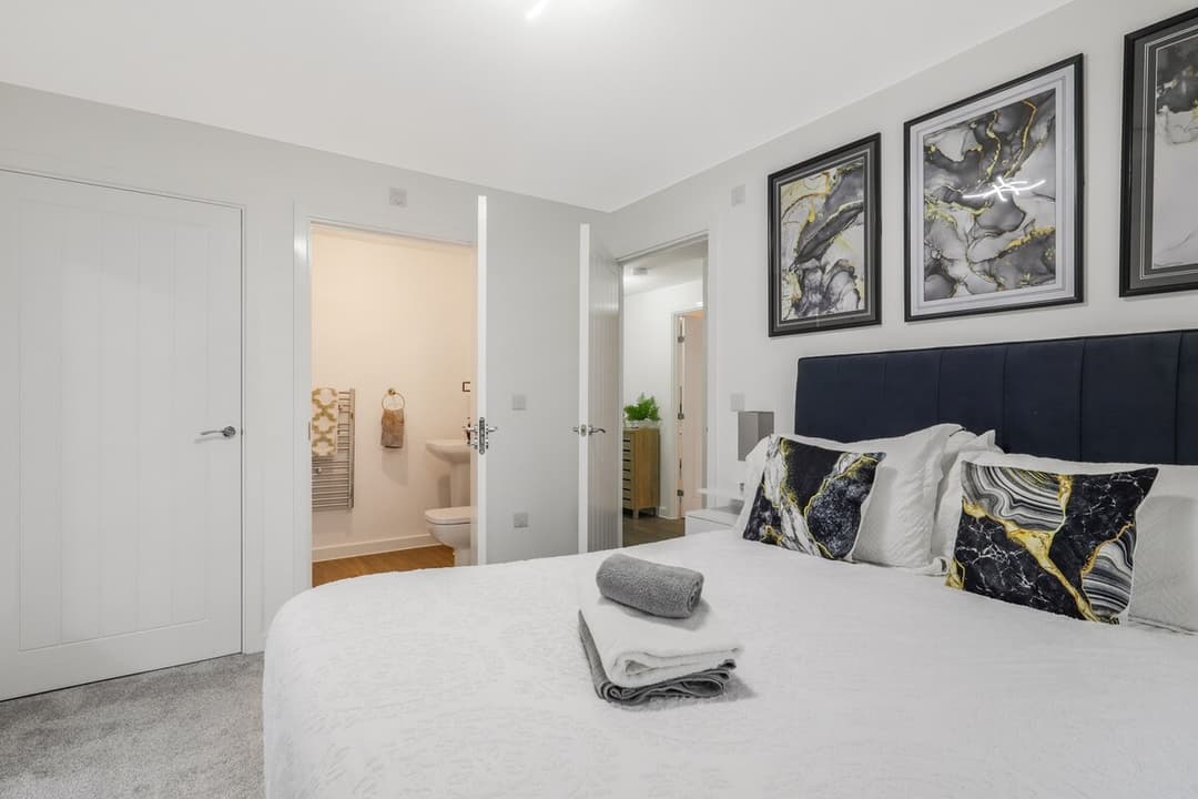 Contractor Ready Apt • Free Parking • Fast Wi-Fi - View 9