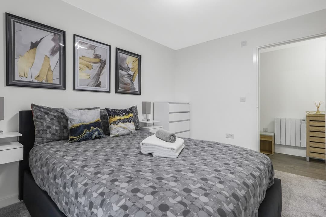 Contractor Ready Apt • Free Parking • Fast Wi-Fi - View 10