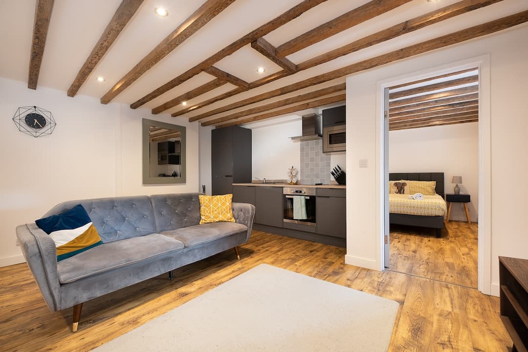 Spacious 1 Bedroom Flats, Banbury High Street - View 1