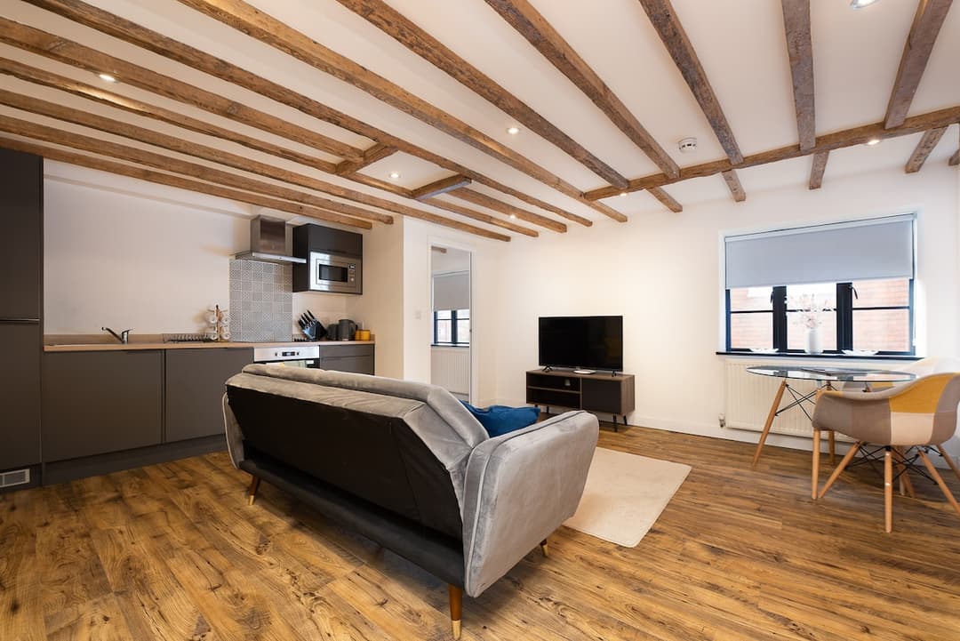 Spacious 1 Bedroom Flats, Banbury High Street - View 3