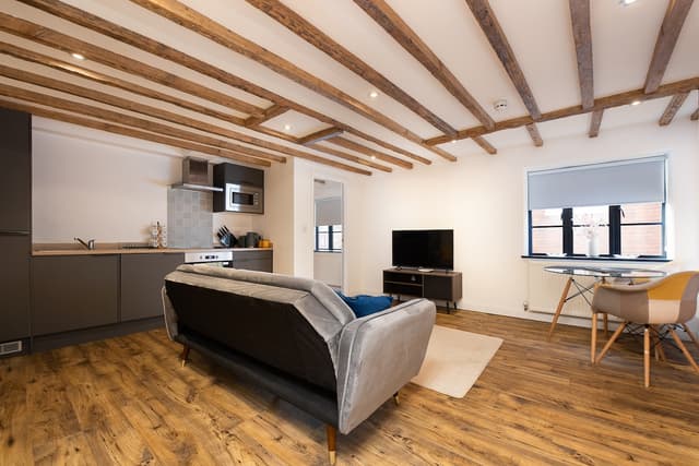Spacious 1 Bedroom Flats, Banbury High Street - View 2