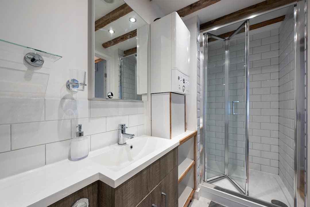 Spacious 1 Bedroom Flats, Banbury High Street - View 6