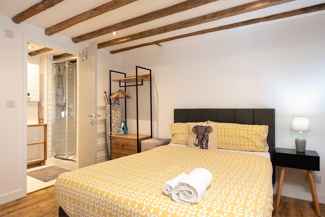 Spacious 1 Bedroom Flats, Banbury High Street - View 7