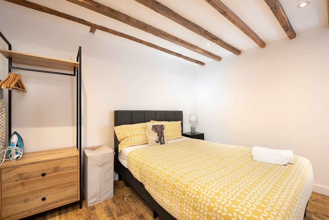 Spacious 1 Bedroom Flats, Banbury High Street - View 8