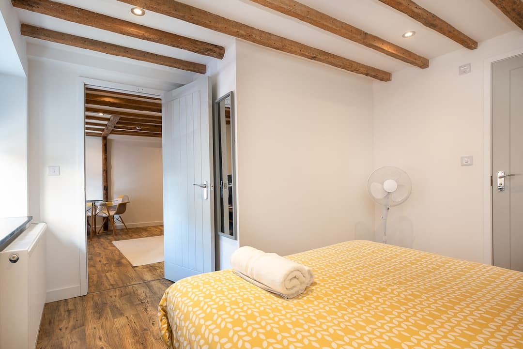Spacious 1 Bedroom Flats, Banbury High Street - View 9
