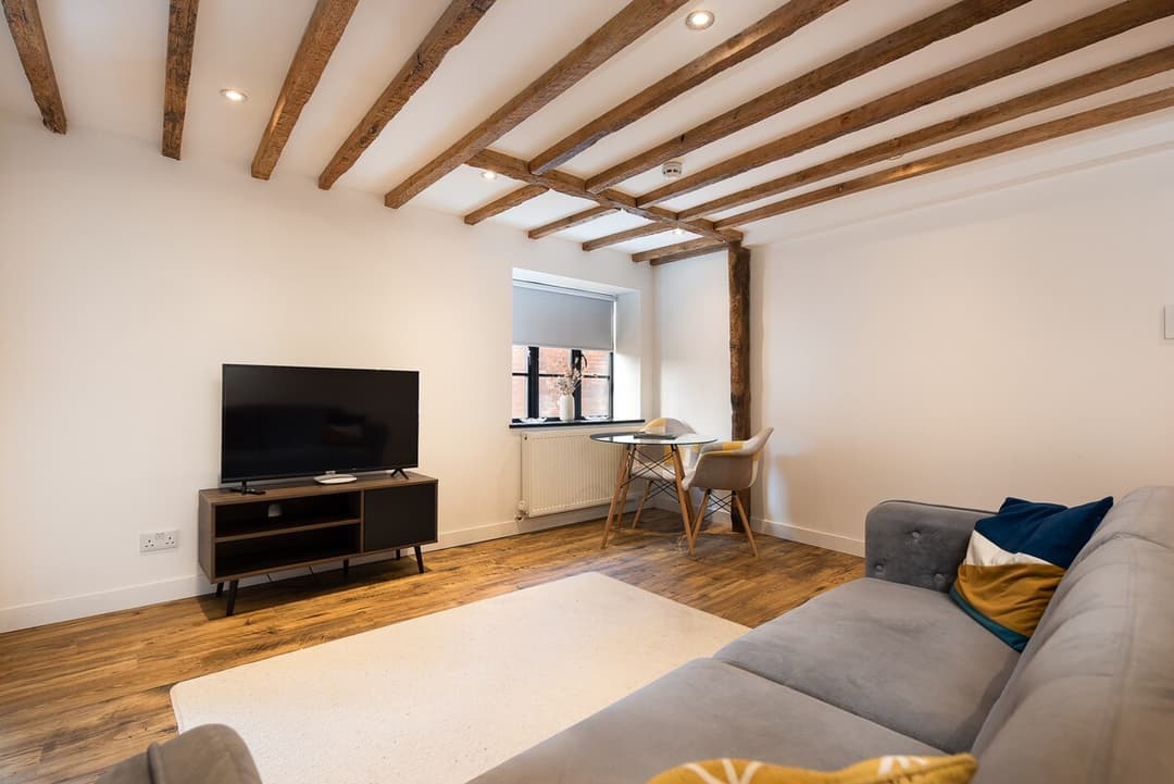 Spacious 1 Bedroom Flats, Banbury High Street - View 12