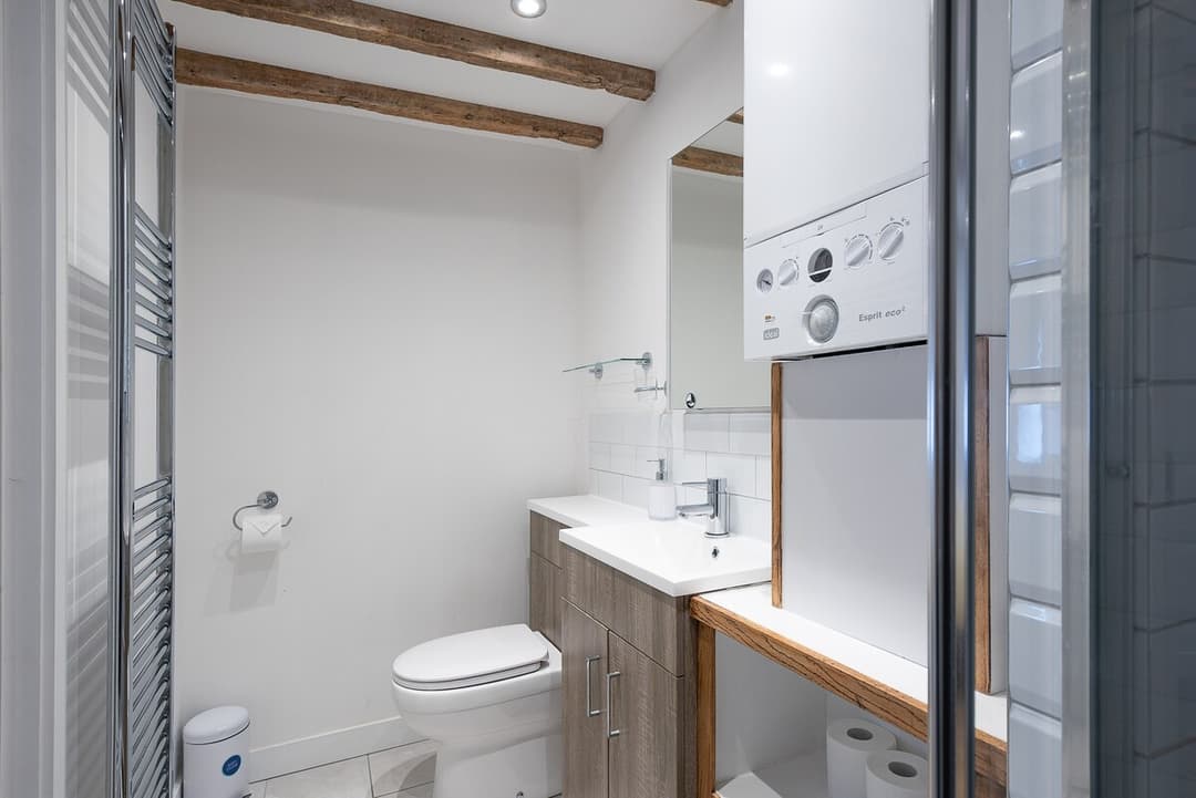 Spacious 1 Bedroom Flats, Banbury High Street - View 13