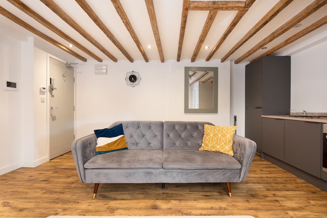Spacious 1 Bedroom Flats, Banbury High Street - View 20