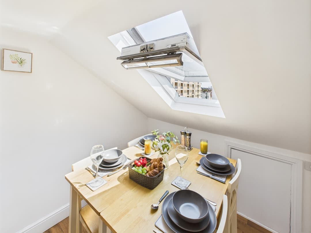  4BR Wood Green Home | Piccadilly Line | Sleeps 9 - View 9