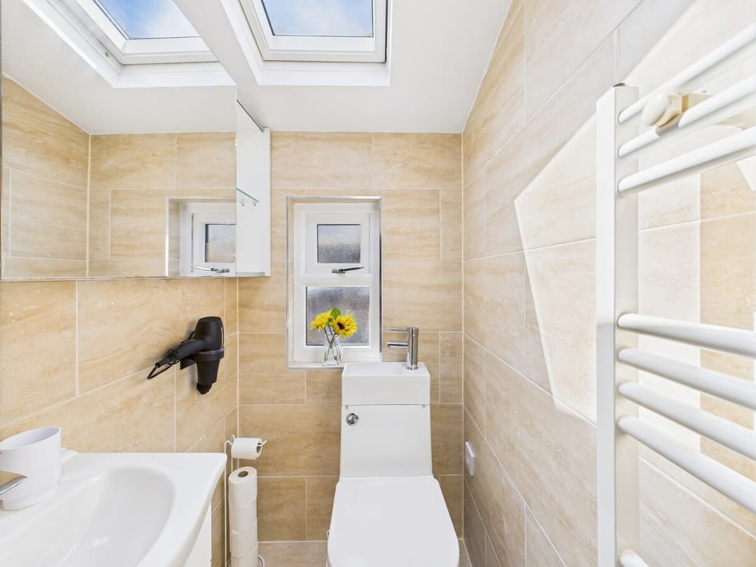  4BR Wood Green Home | Piccadilly Line | Sleeps 9 - View 13