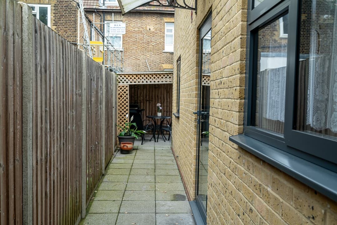 London 3BR Home 2 mins Tottenham Stadium Park Free - View 13