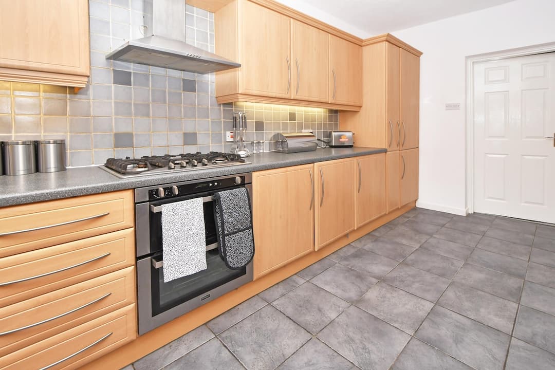 Entire 3 Bedroom Modern Home In Cheshire East - View 3