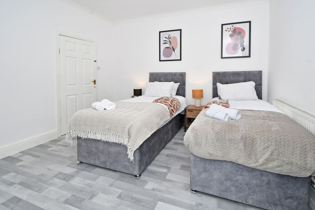 Entire 3 Bedroom Modern Home In Cheshire East - View 6