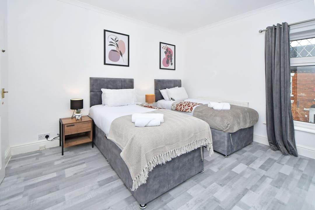 Entire 3 Bedroom Modern Home In Cheshire East - View 8