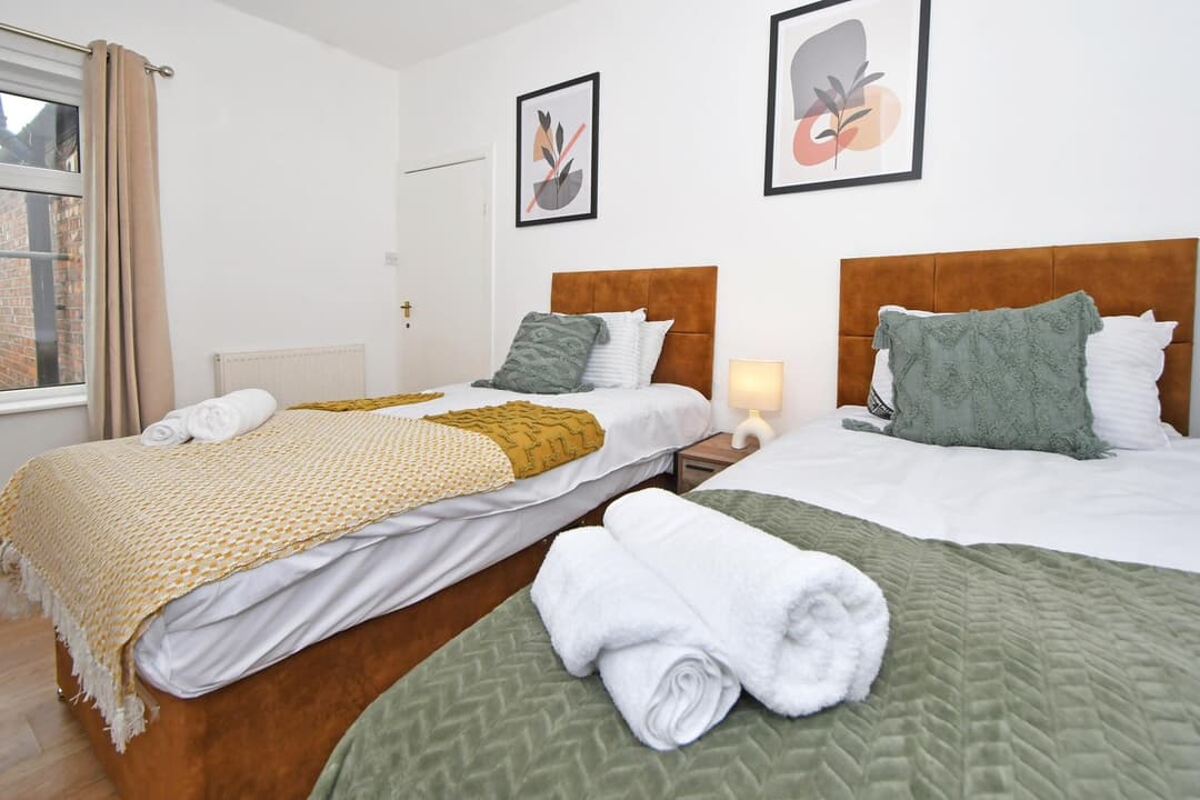 Entire 3 Bedroom Modern Home In Cheshire East - View 10