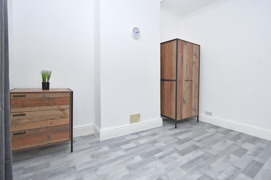 Entire 3 Bedroom Modern Home In Cheshire East - View 11