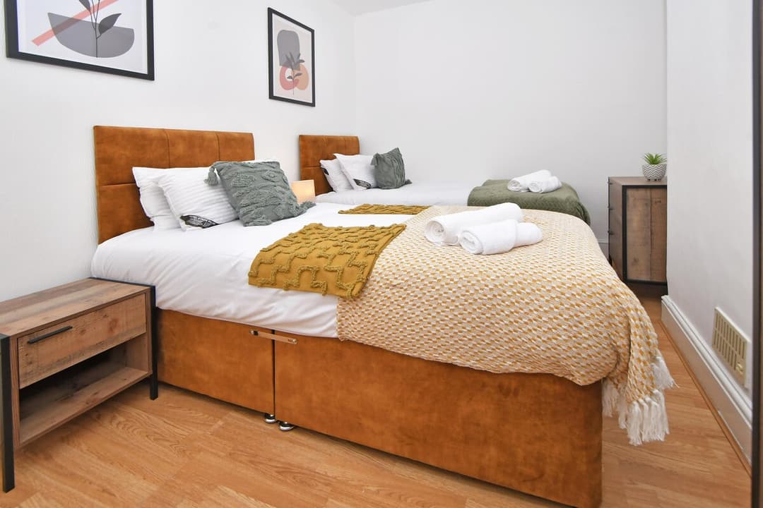 Entire 3 Bedroom Modern Home In Cheshire East - View 14