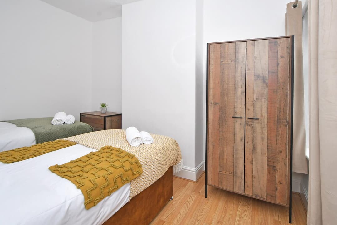 Entire 3 Bedroom Modern Home In Cheshire East - View 15