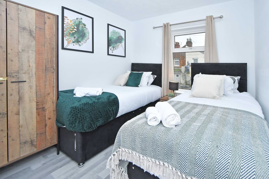 Entire 3 Bedroom Modern Home In Cheshire East - View 19