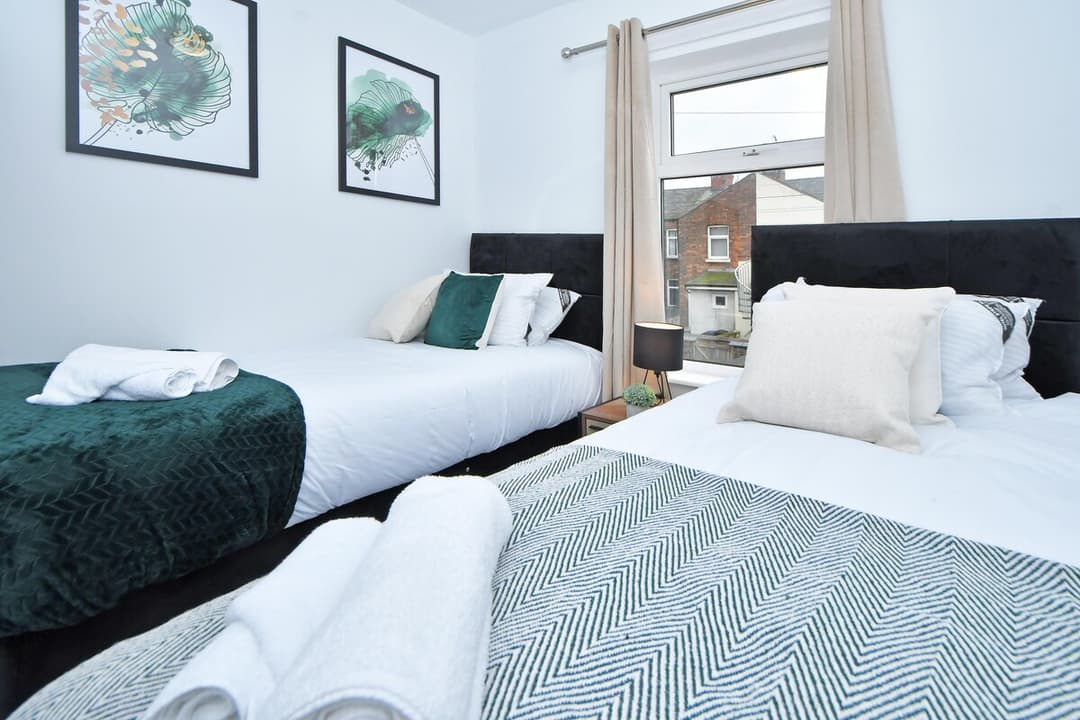 Entire 3 Bedroom Modern Home In Cheshire East - View 21