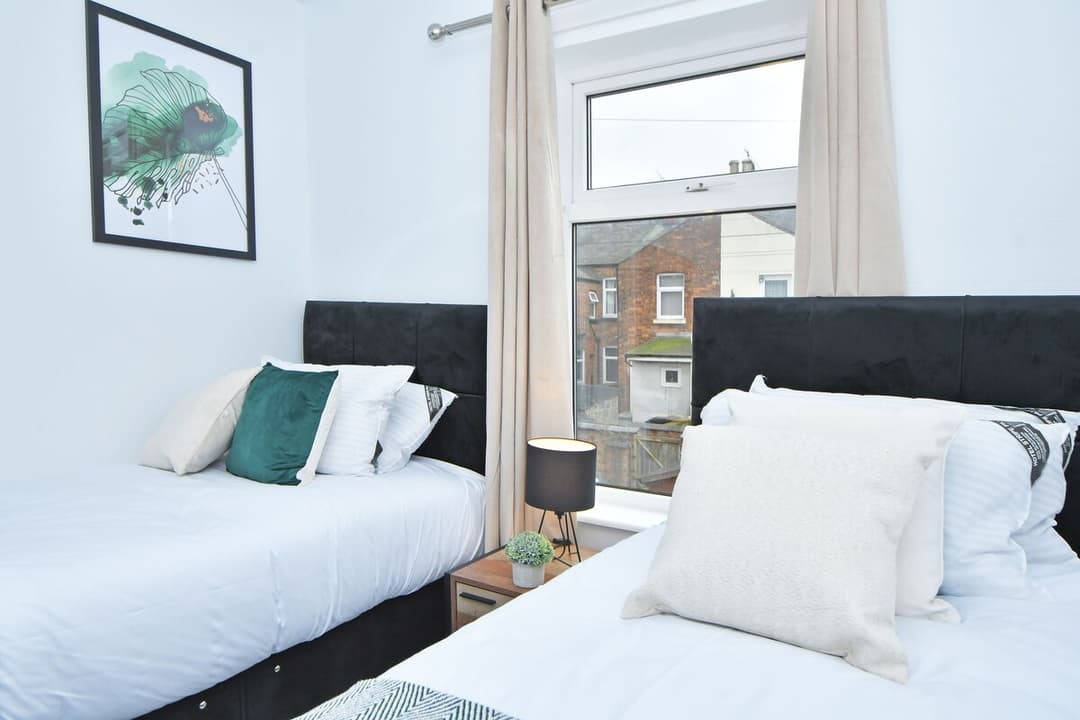 Entire 3 Bedroom Modern Home In Cheshire East - View 22