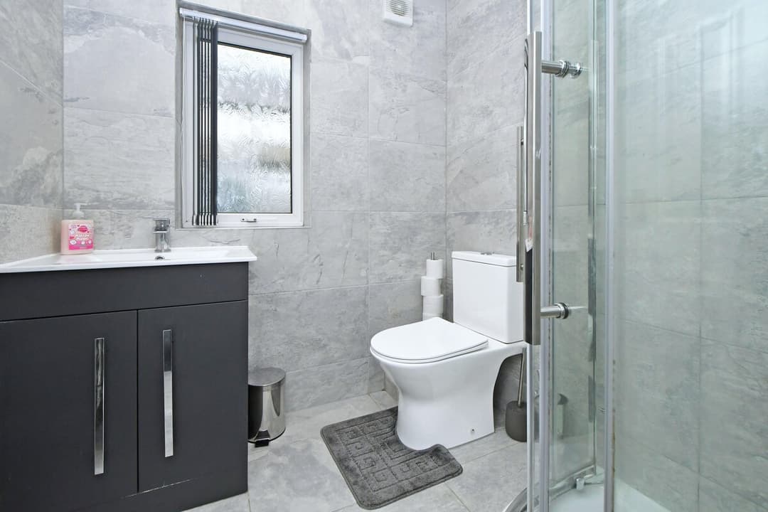 Entire 3 Bedroom Modern Home In Cheshire East - View 23