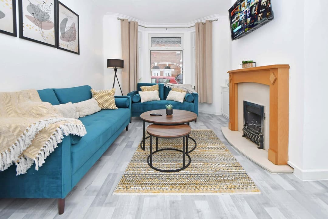 Entire 3 Bedroom Modern Home In Cheshire East - View 1