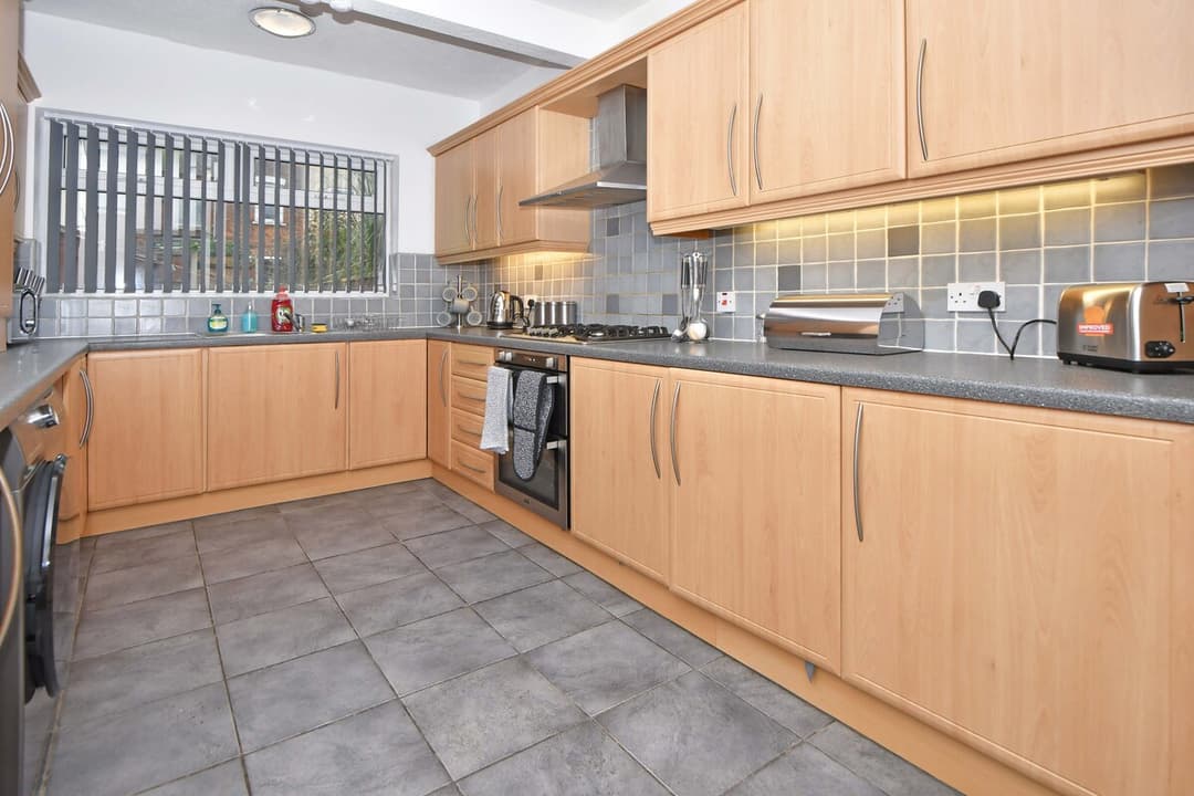 Entire 3 Bedroom Modern Home In Cheshire East - View 32