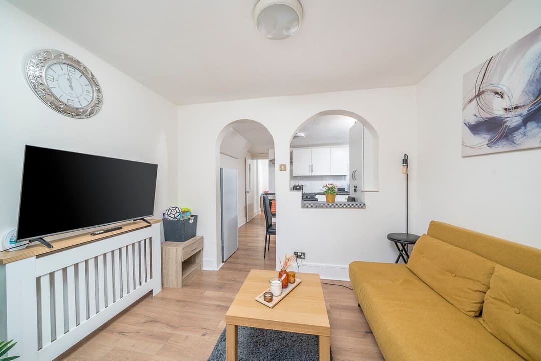 London 2-Bed Flat | Wood Green | Permit Parking - View 4