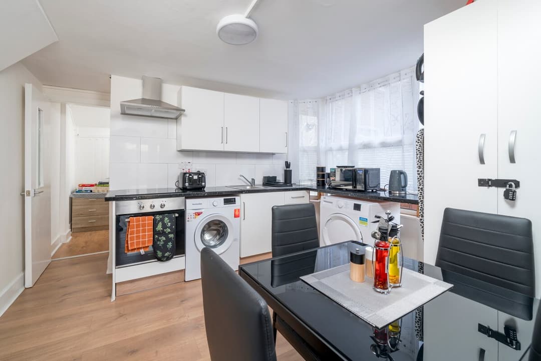 London 2-Bed Flat | Wood Green | Permit Parking - View 7