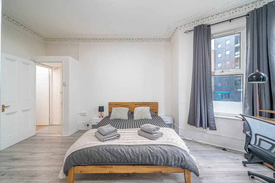 London 2-Bed Flat | Wood Green | Permit Parking - View 9
