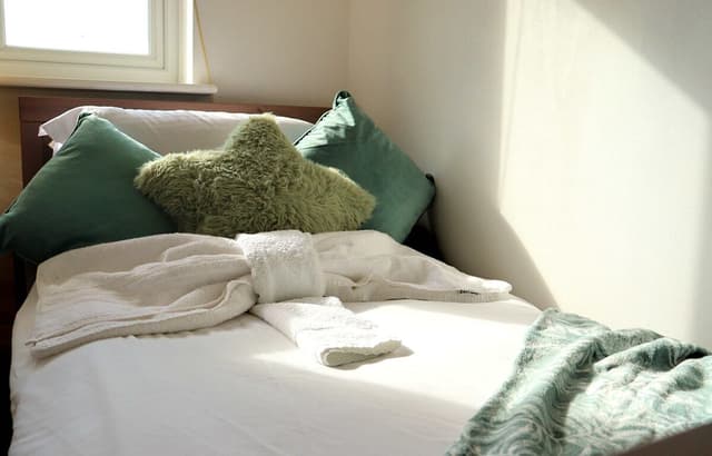 Luxury 3BR House Parking Fast WiFi Heathrow - View 3