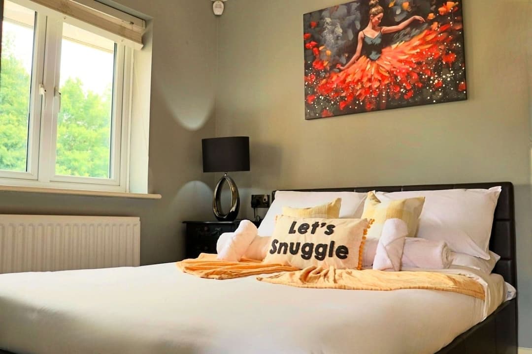 Luxury 3BR House Parking Fast WiFi Heathrow - View 6