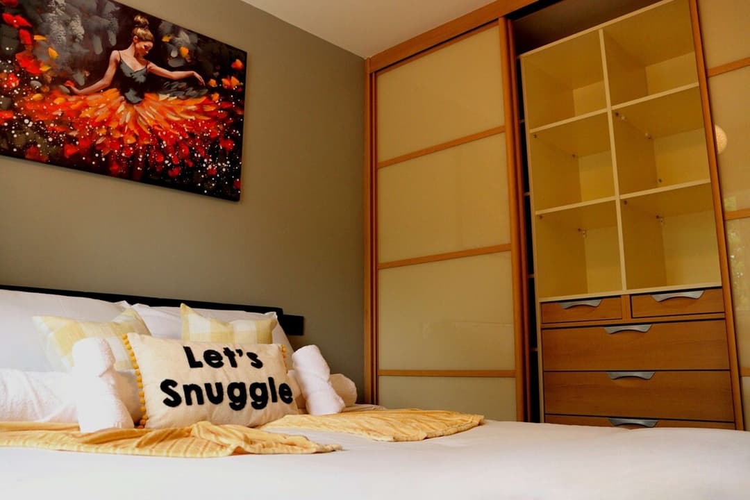 Luxury 3BR House Parking Fast WiFi Heathrow - View 8