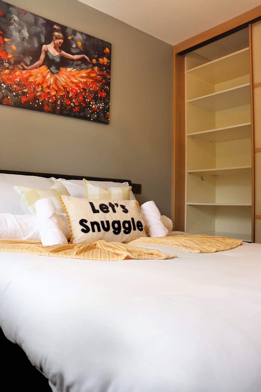 Luxury 3BR House Parking Fast WiFi Heathrow - View 10