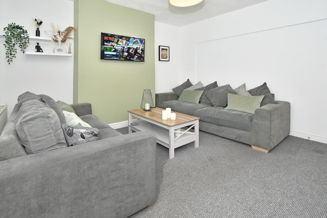 Entire 3 Bedroom 2 Bathroom House In Crewe, Cheshire East - View 1