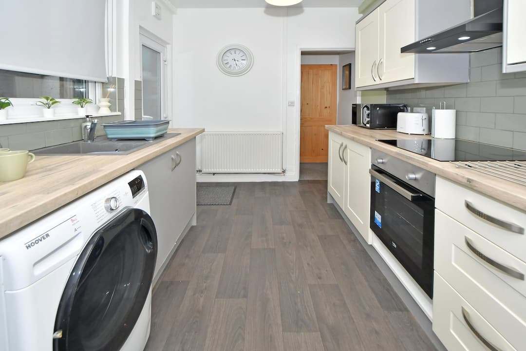 Entire 3 Bedroom 2 Bathroom House In Crewe, Cheshire East - View 6