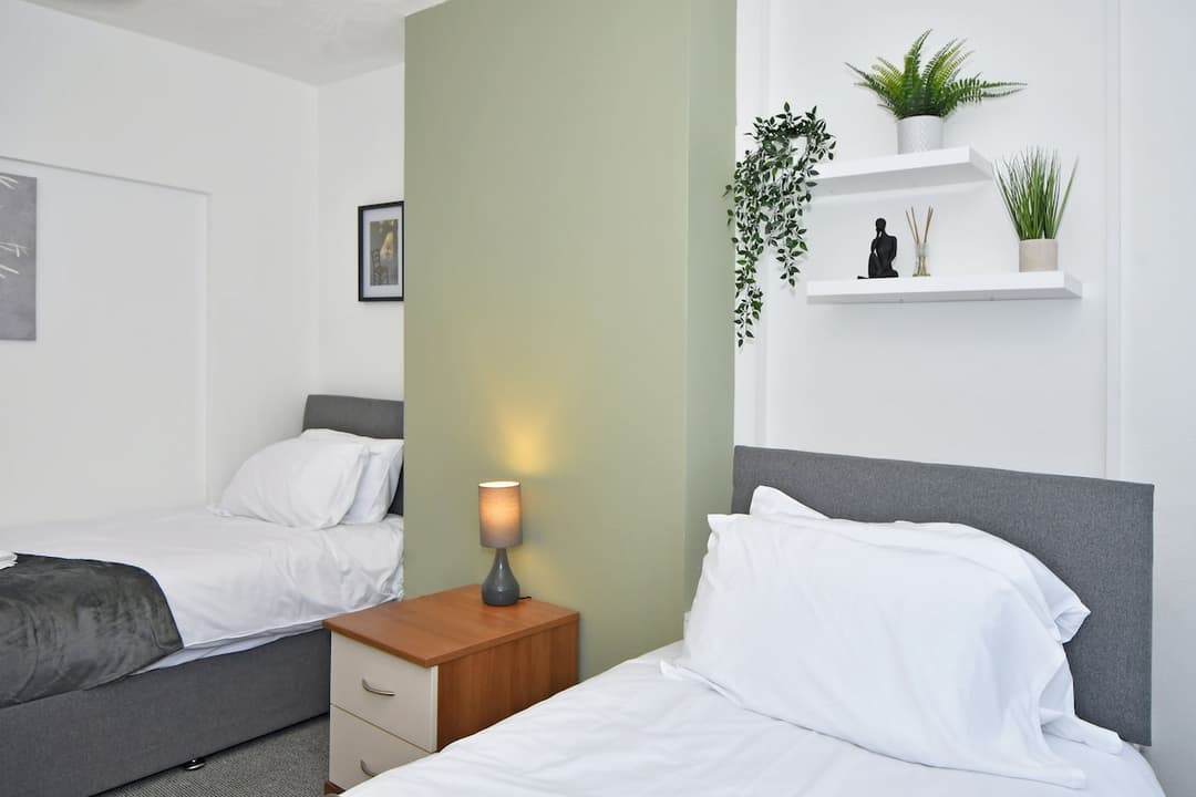 Entire 3 Bedroom 2 Bathroom House In Crewe, Cheshire East - View 7