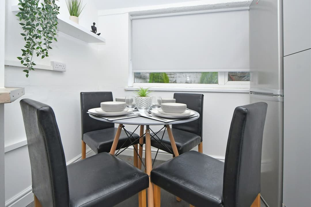 Entire 3 Bedroom 2 Bathroom House In Crewe, Cheshire East - View 9