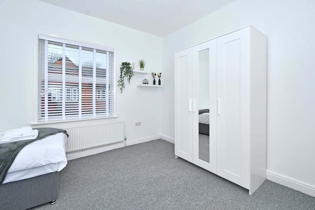 Entire 3 Bedroom 2 Bathroom House In Crewe, Cheshire East - View 11
